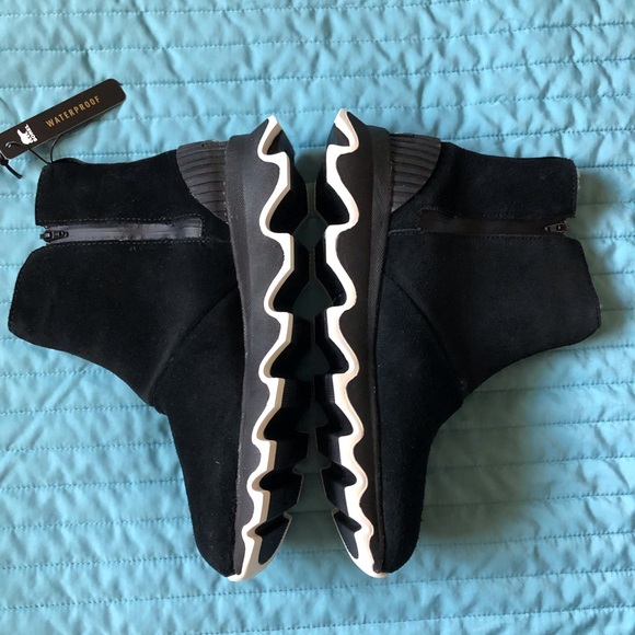 Boots - Picture 4 of 8